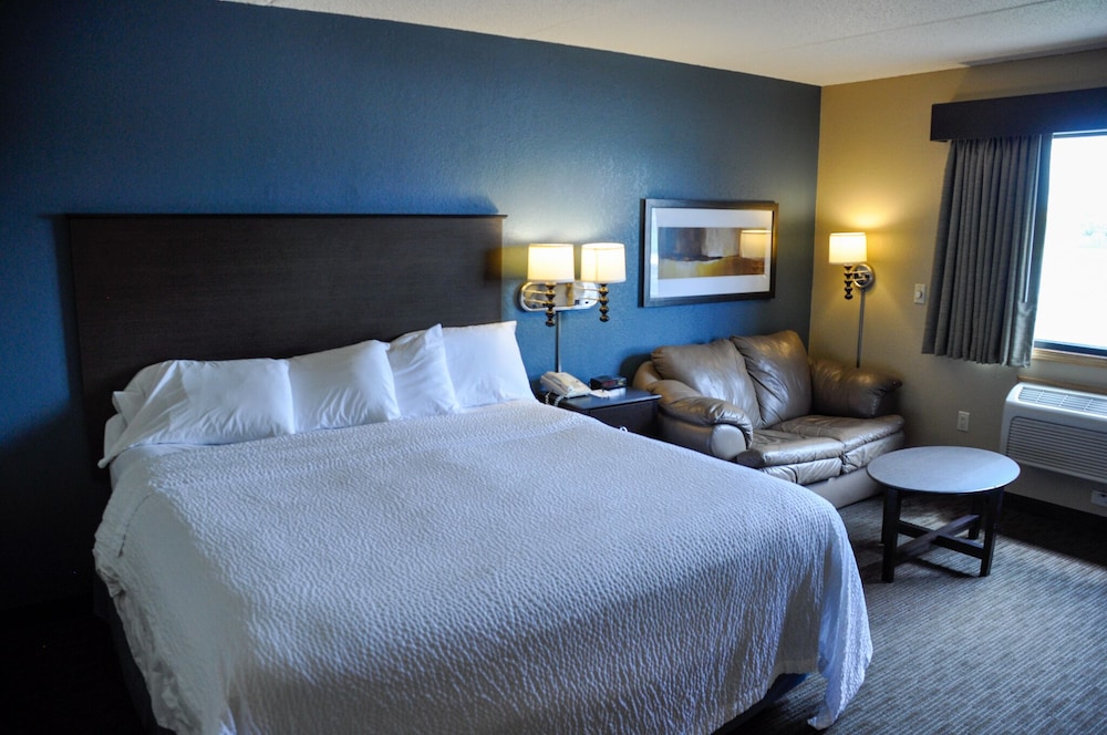 AmericInn by Wyndham Clear Lake 9/52