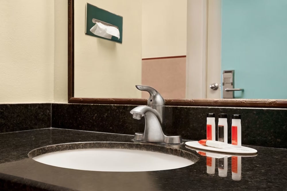 Belmont Inn Suites 48/50
