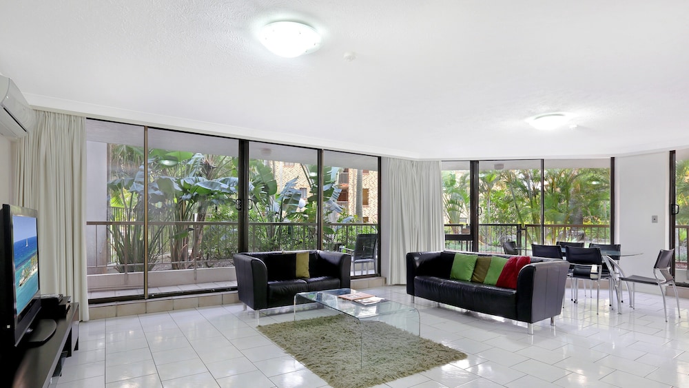 Genesis Holiday Apartments 33/76