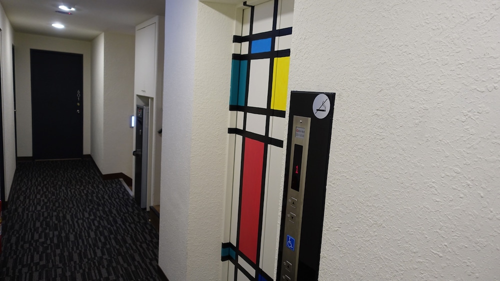 Century Hotel 36/46