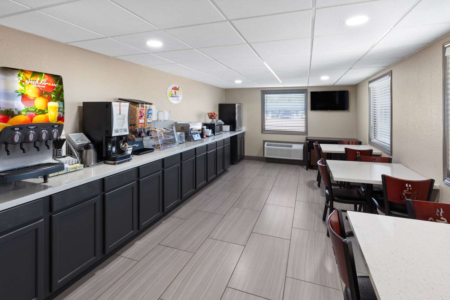 Super 8 By Wyndham Buffalo 16/22