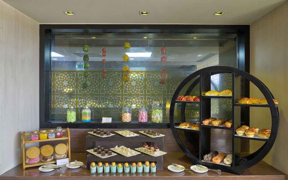 DAVANAM SAROVAR PORTICO SUITES 25/34