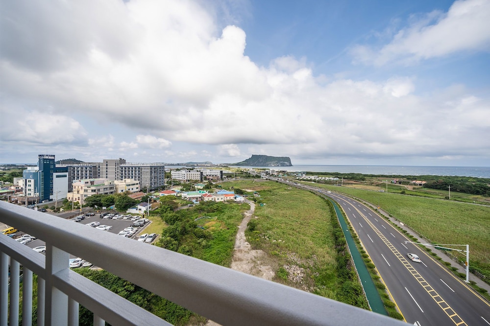 Golden Tulip Jeju Seongsan 62/68