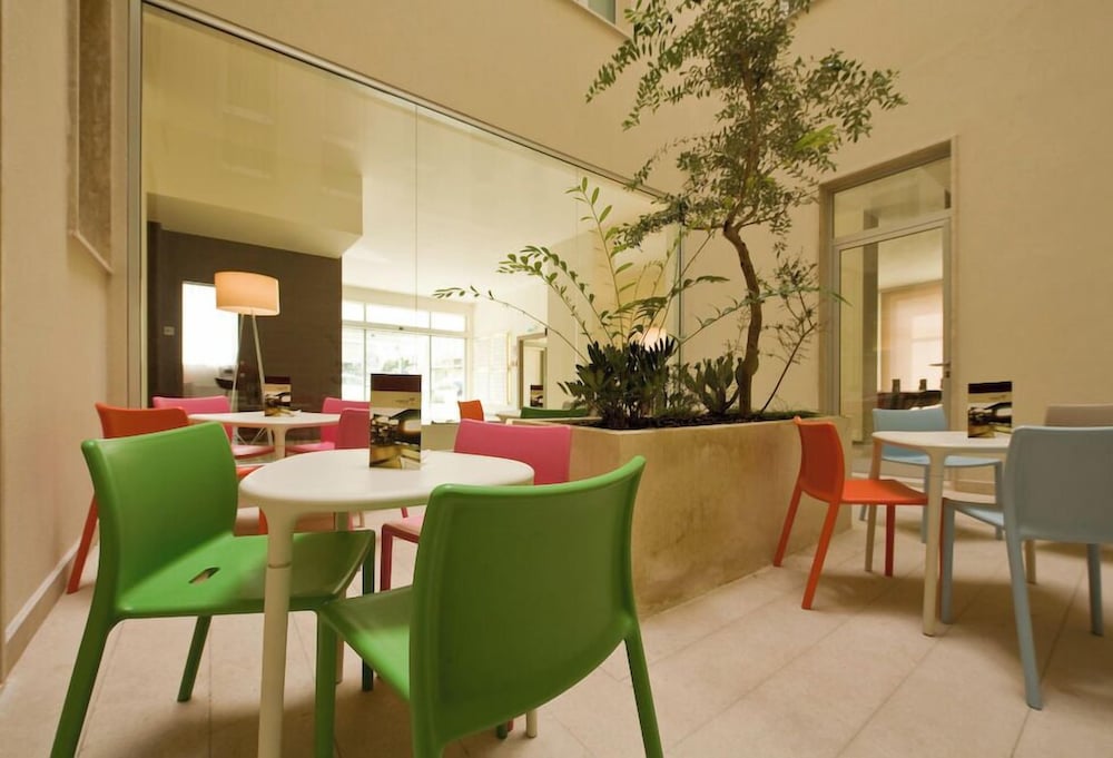 Eos Hotel 60/72