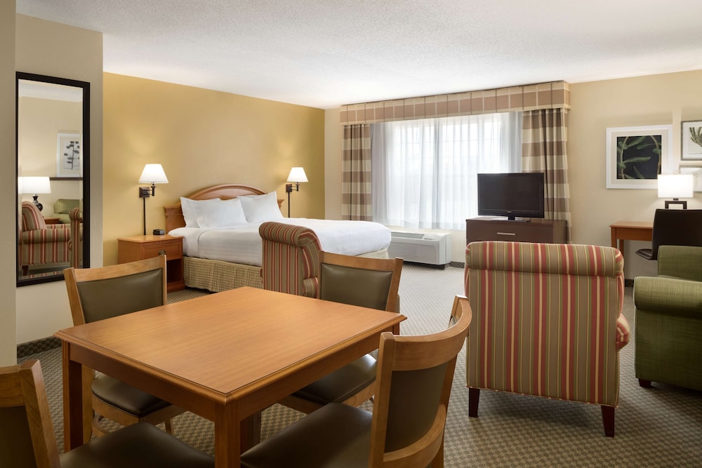 Country Inn and Suites By Radisson Grinnell 16/20
