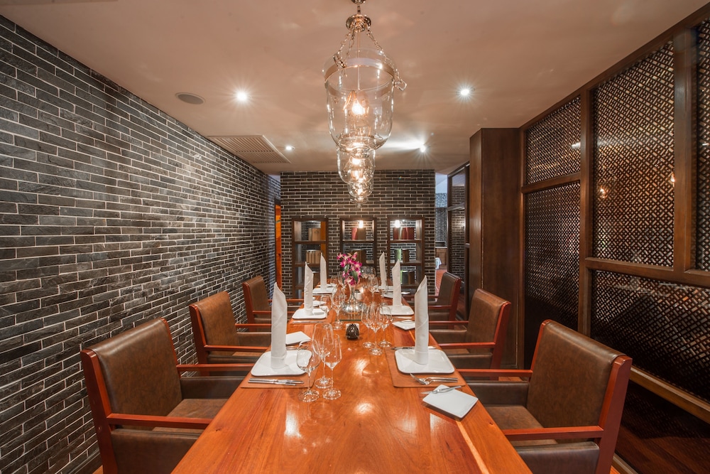 THE PRIVILEGE FLOOR BY LOTUS BLANC 36/40