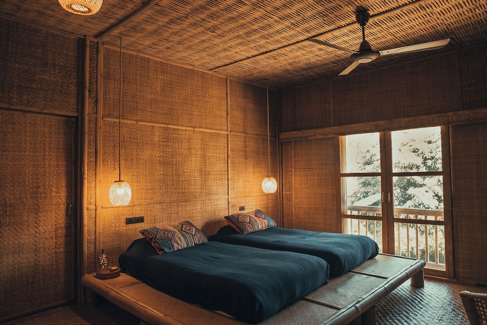 Lisu Lodge 6/37