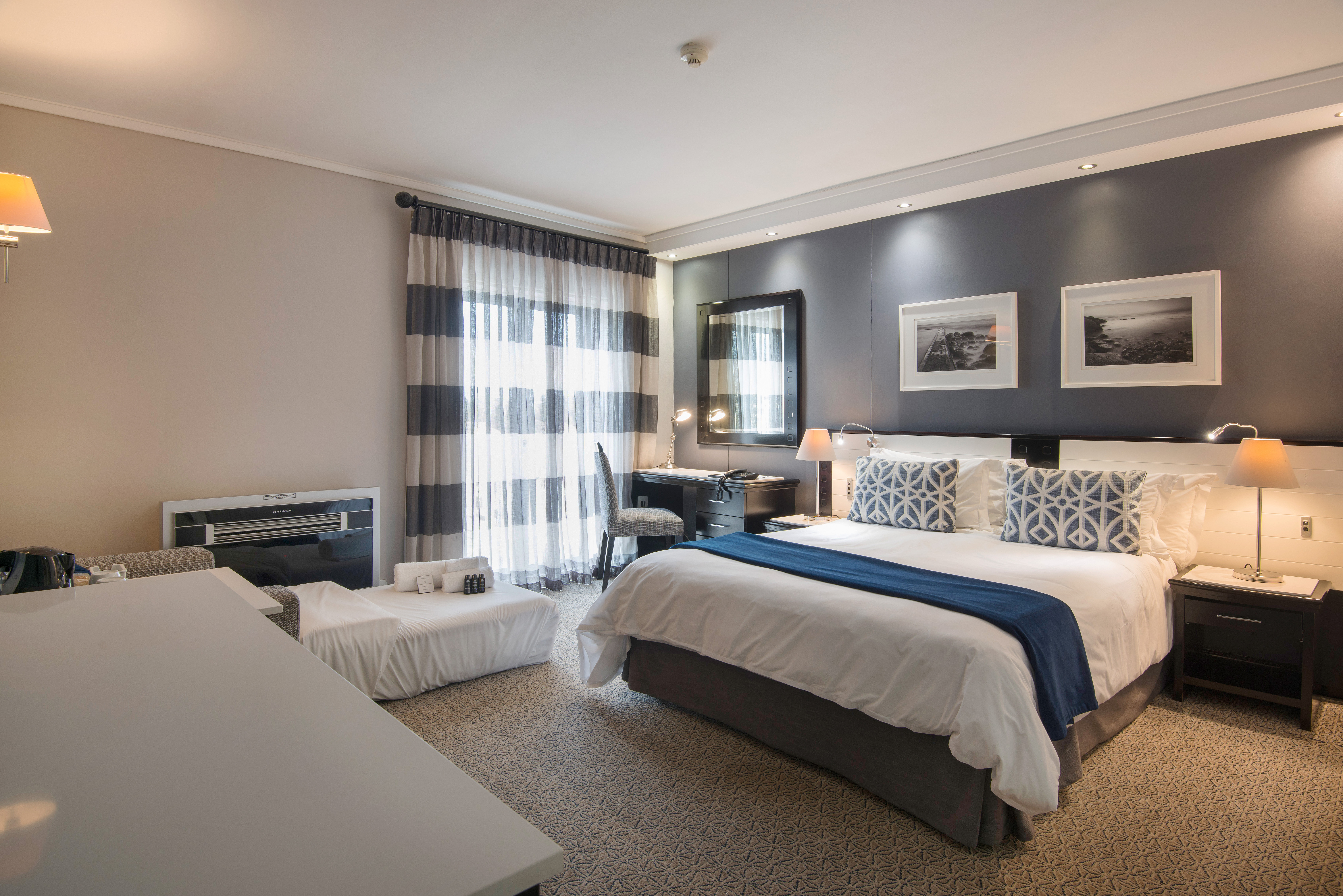 Family, Queen Bed