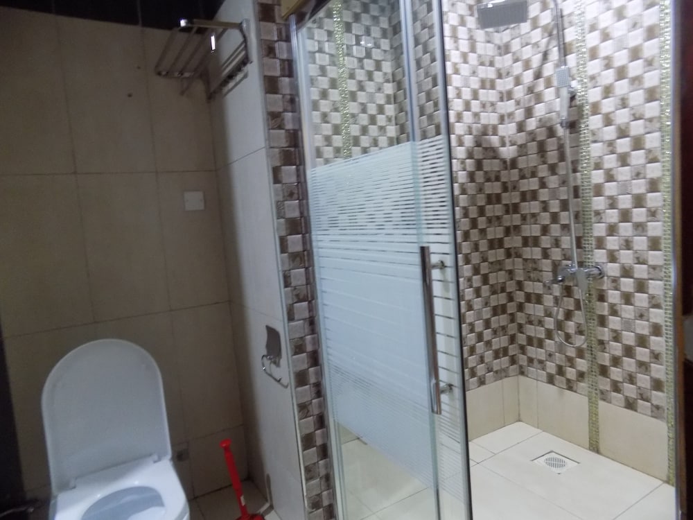Freedom City Hotel 30/34