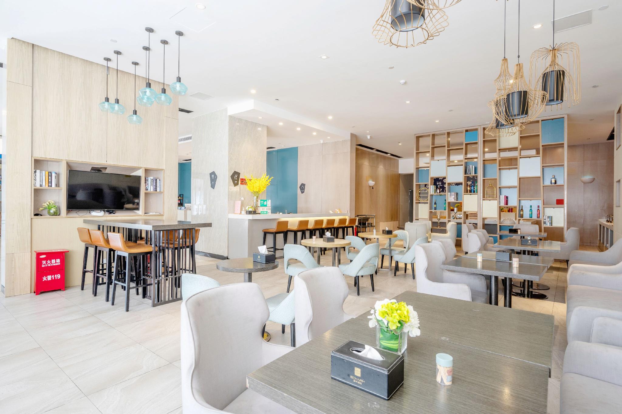 Echarm Hotel (Xiamen Airport Huojuyuan Metro Station) 63/76