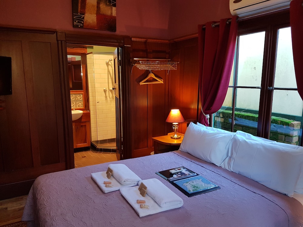 Bridgefield Guest House 11/50