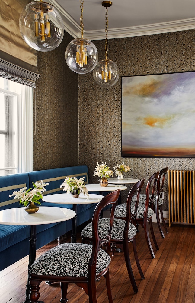 Cliffside Inn Newport 35/50
