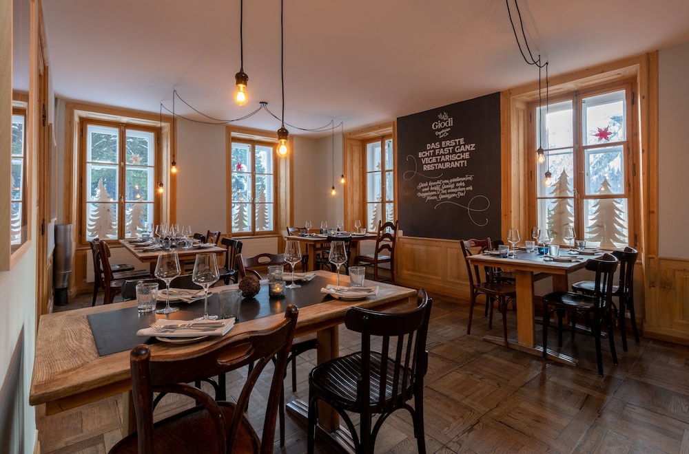 Hotel Saratz 28/37