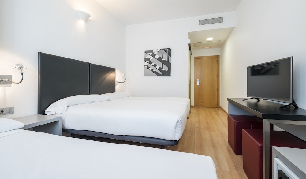 ROOM, TRIPLE
