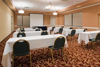 Hampton Inn Glendale Milwaukee, WI 30/42