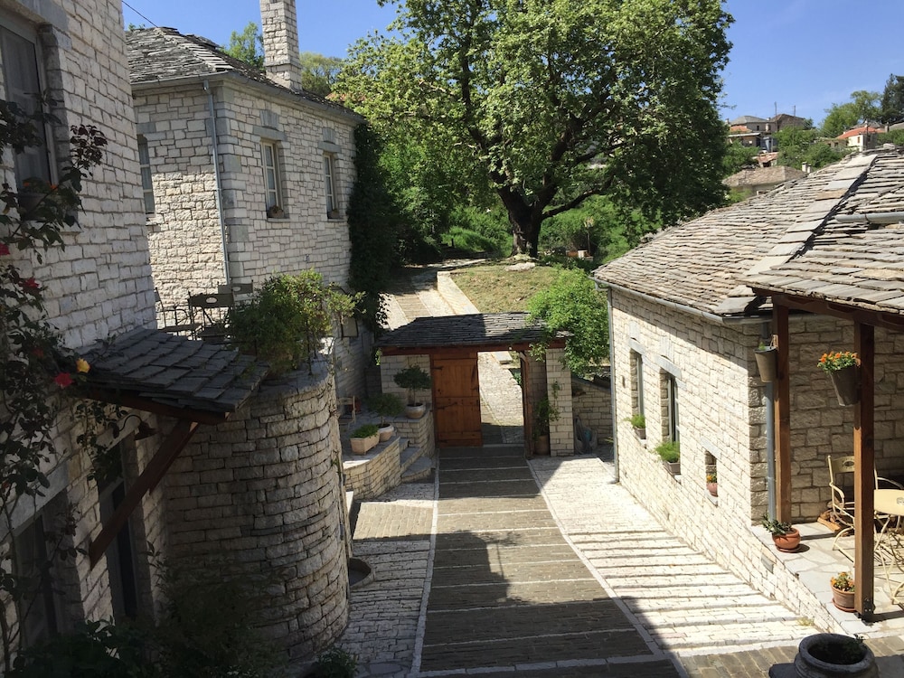 Artsistas Houses 24/50
