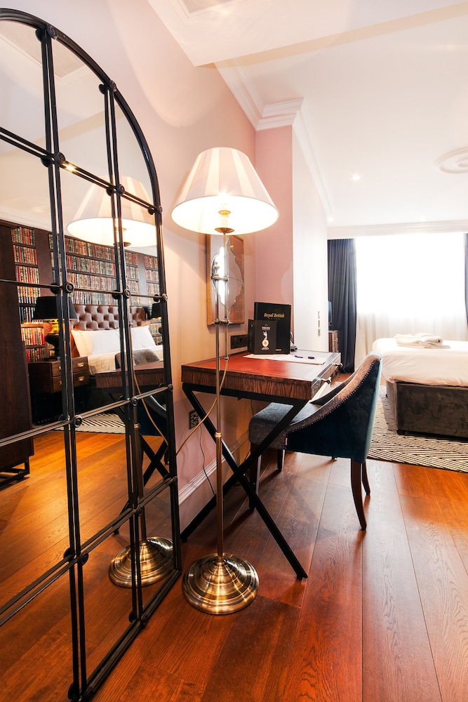 Hotel Indigo Edinburgh - Princes Street, an IHG Hotel (ex Royal British) 76/82