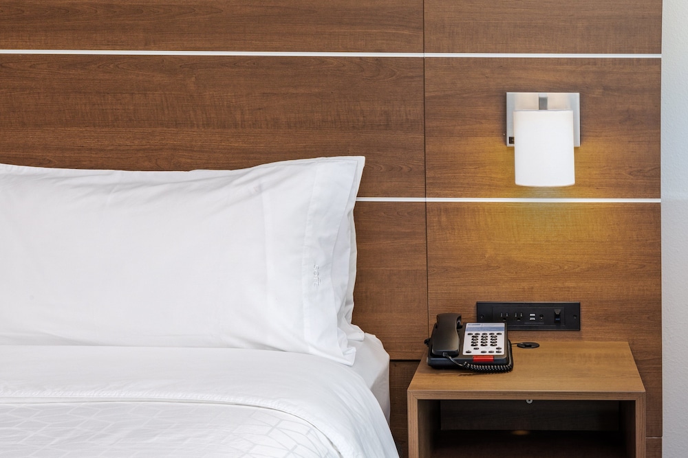 Holiday Inn Express Suites Stafford Nw Sugar Land An Ihg Hotel 28/56