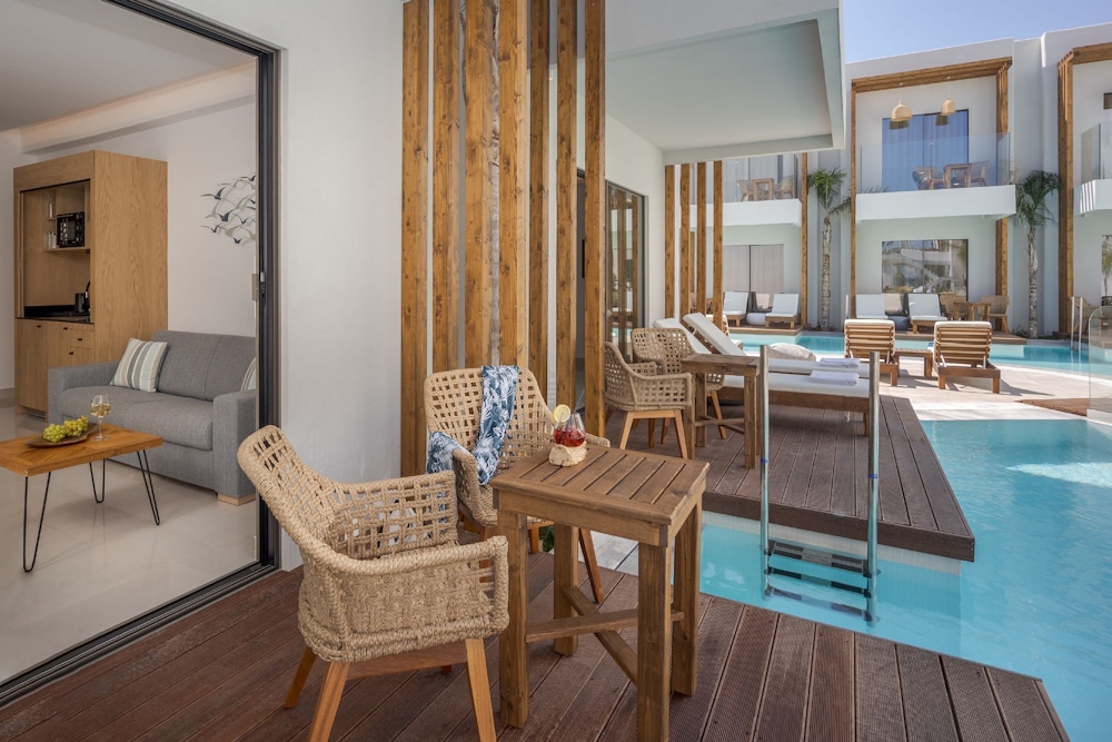 Galazio Beach Resort 53/68
