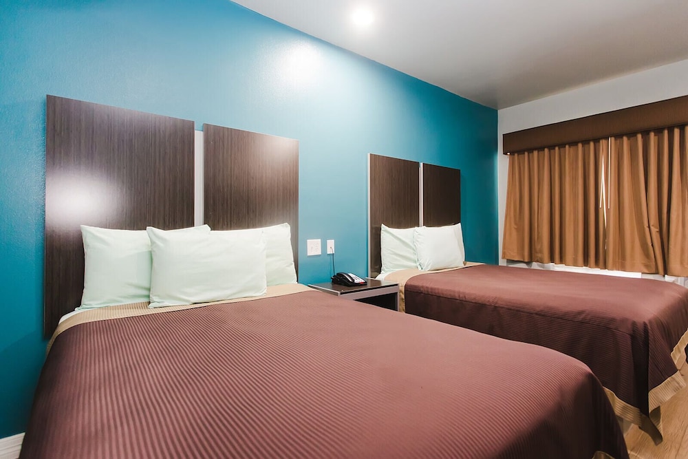 Econo Lodge Inn & Suites Channelview - Houston East 17/37