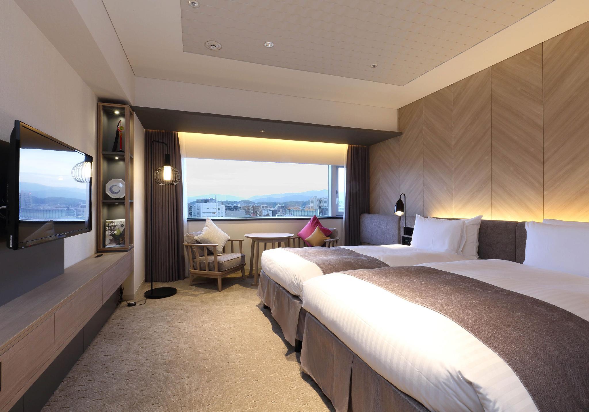 Hollywood, Twin Beds, City View