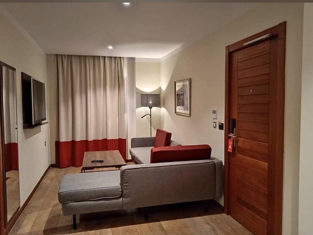 Bladi Suite 12/19