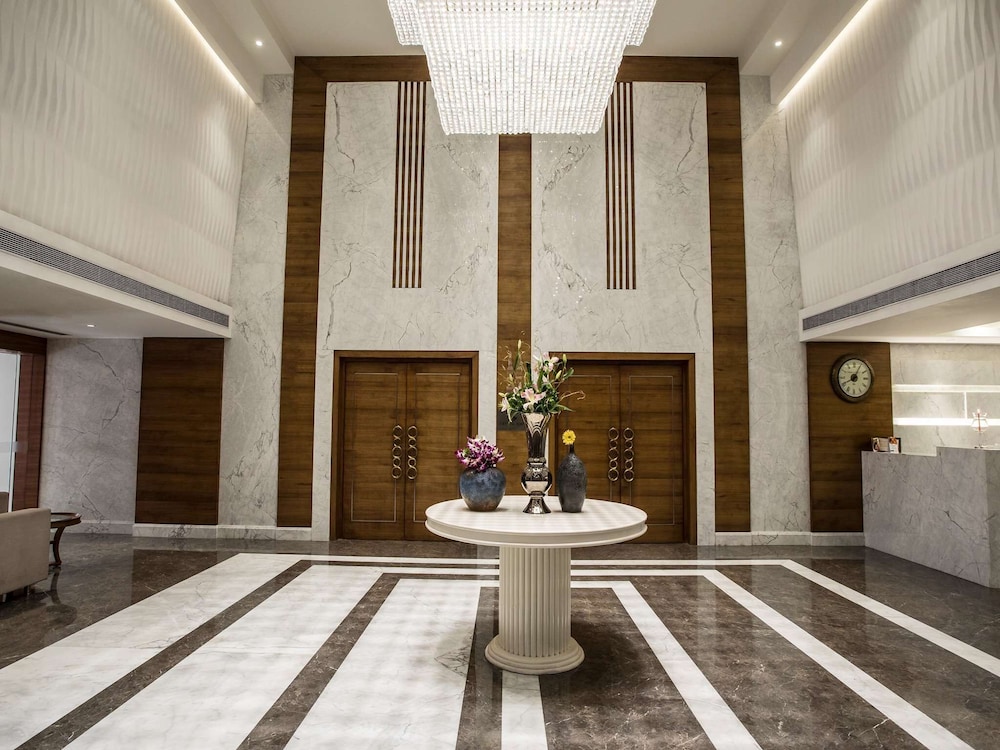 Singhania Sarovar Portico 16/35
