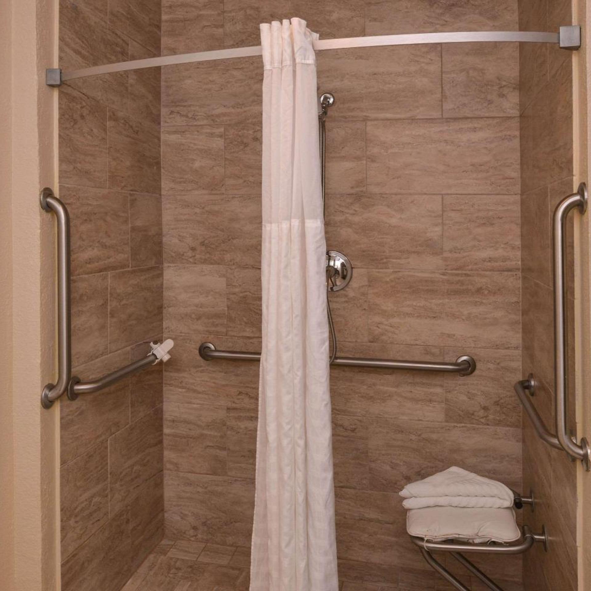 غرفة بسرير كينج لذوي الإعاقة، Rancho Cordova Inn 5/6