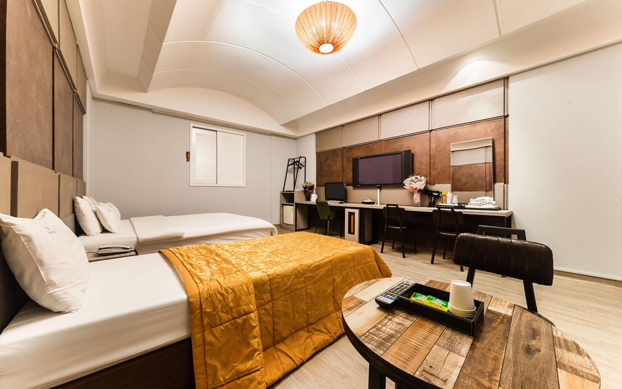 No 1 Hotel 9/44