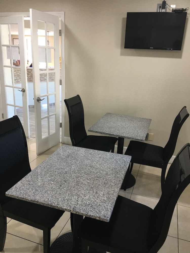 Days Inn By Wyndham Orange City/Deland 31/39