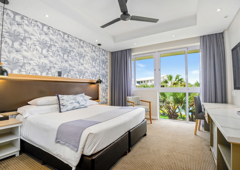 BLUE MARLIN HOTEL 20/84