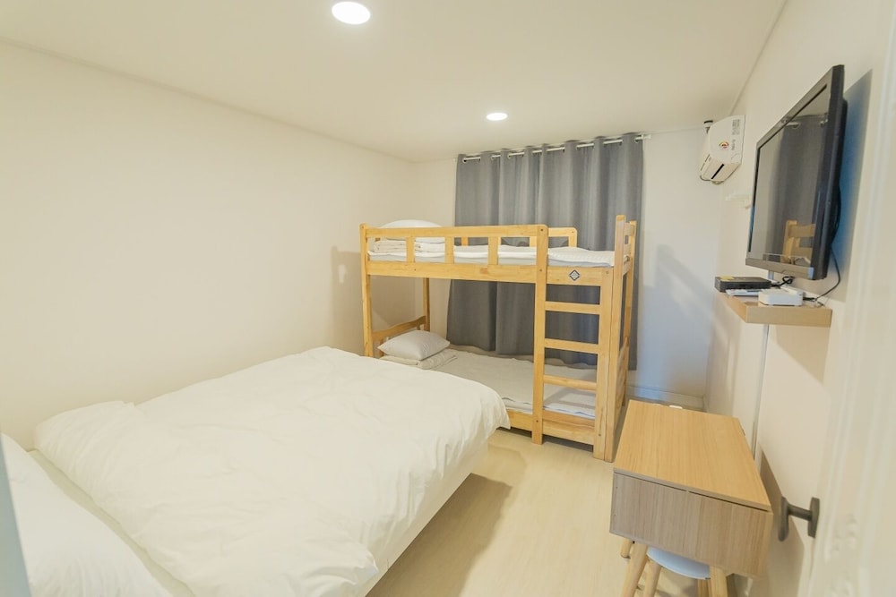 James Blue Guesthouse - Hostel 12/36