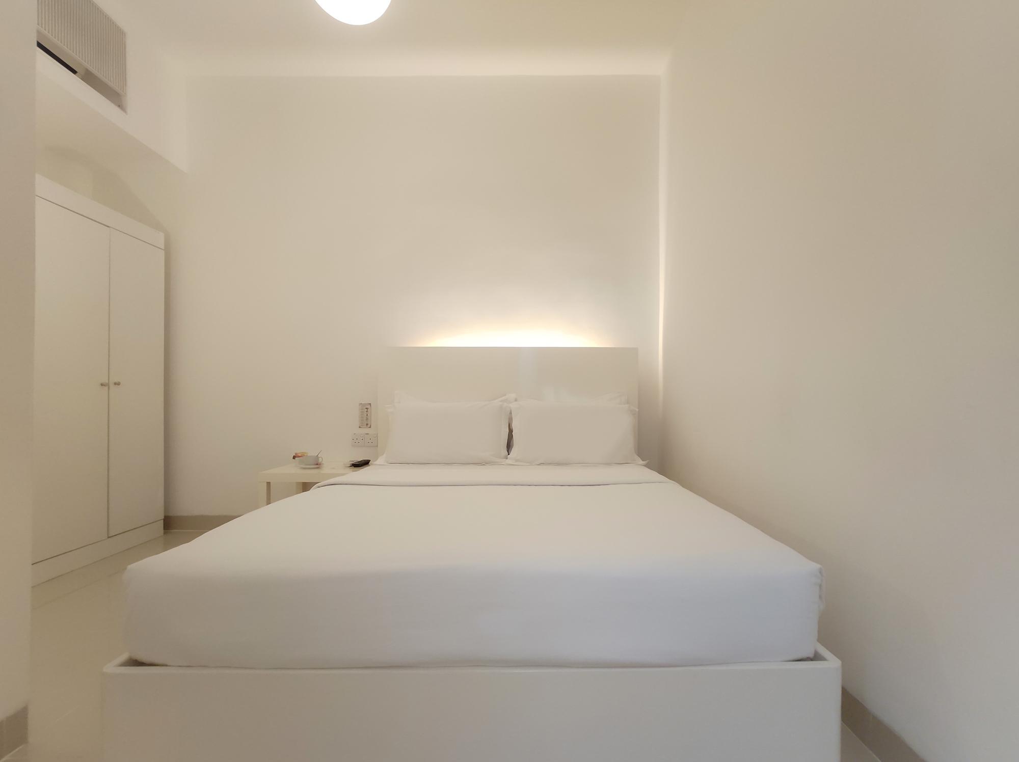 Petite, Double Bed
