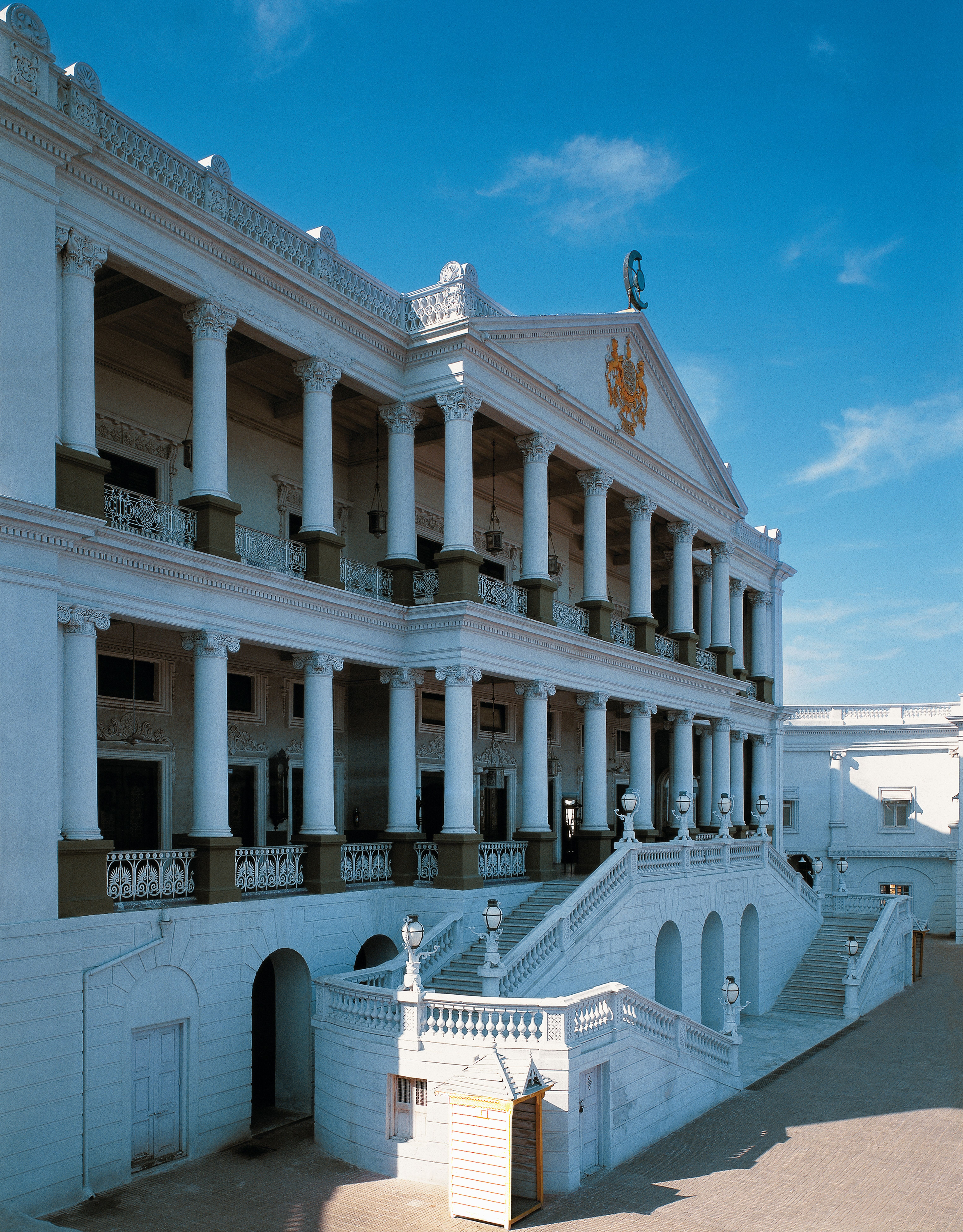 TAJ FALAKNUMA PALACE 6/81