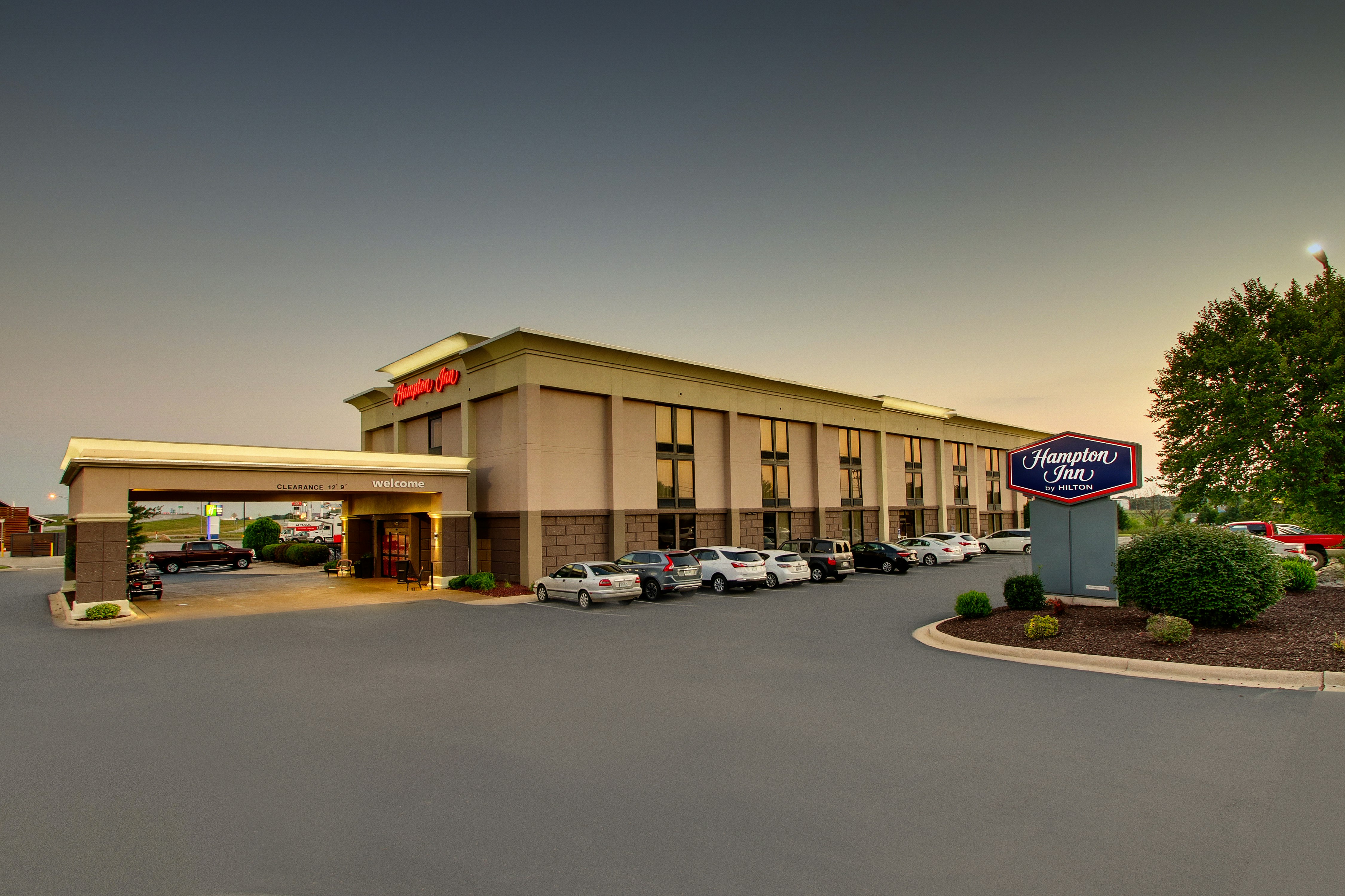 Hampton Inn Lebanon, MO 55/56