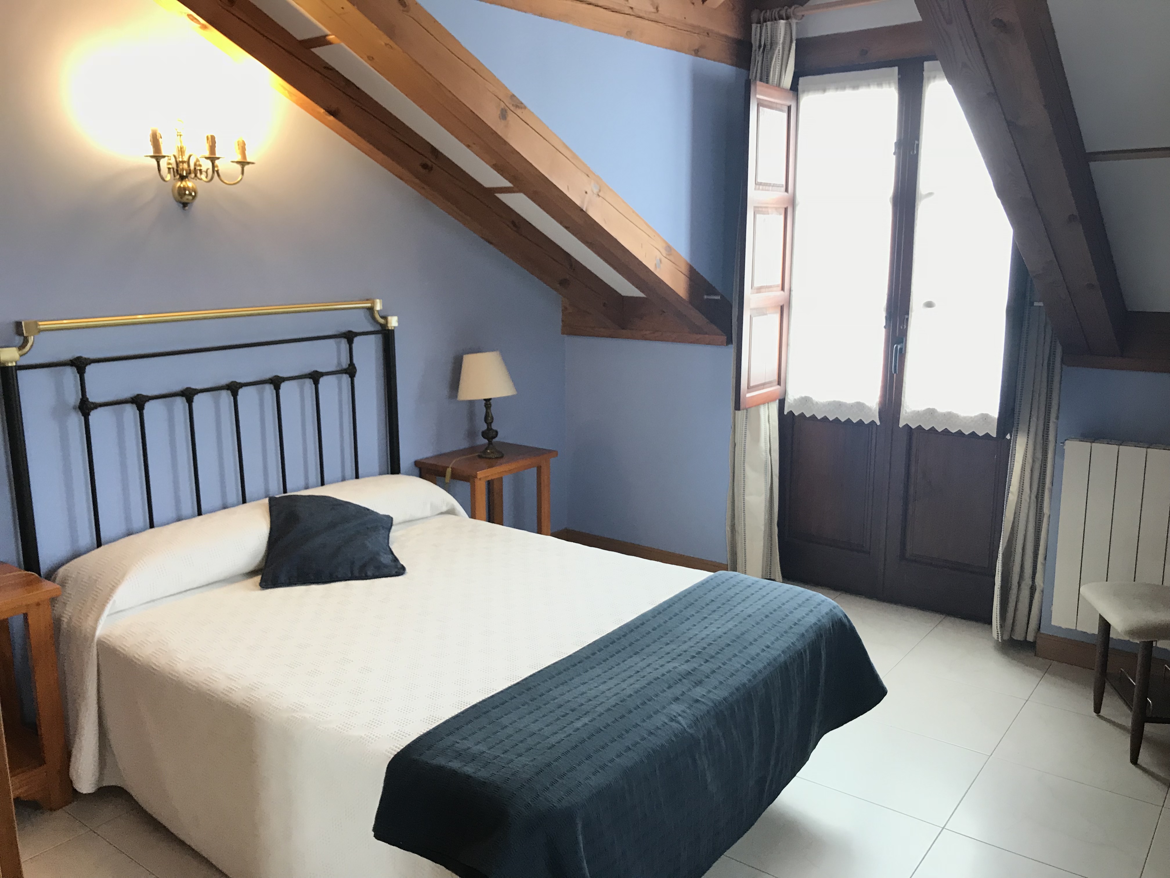 غرفة قياسية بسرير مزدوج أو سريرين منفصلين، Posada Rural La Cabana de Salmon 4/7