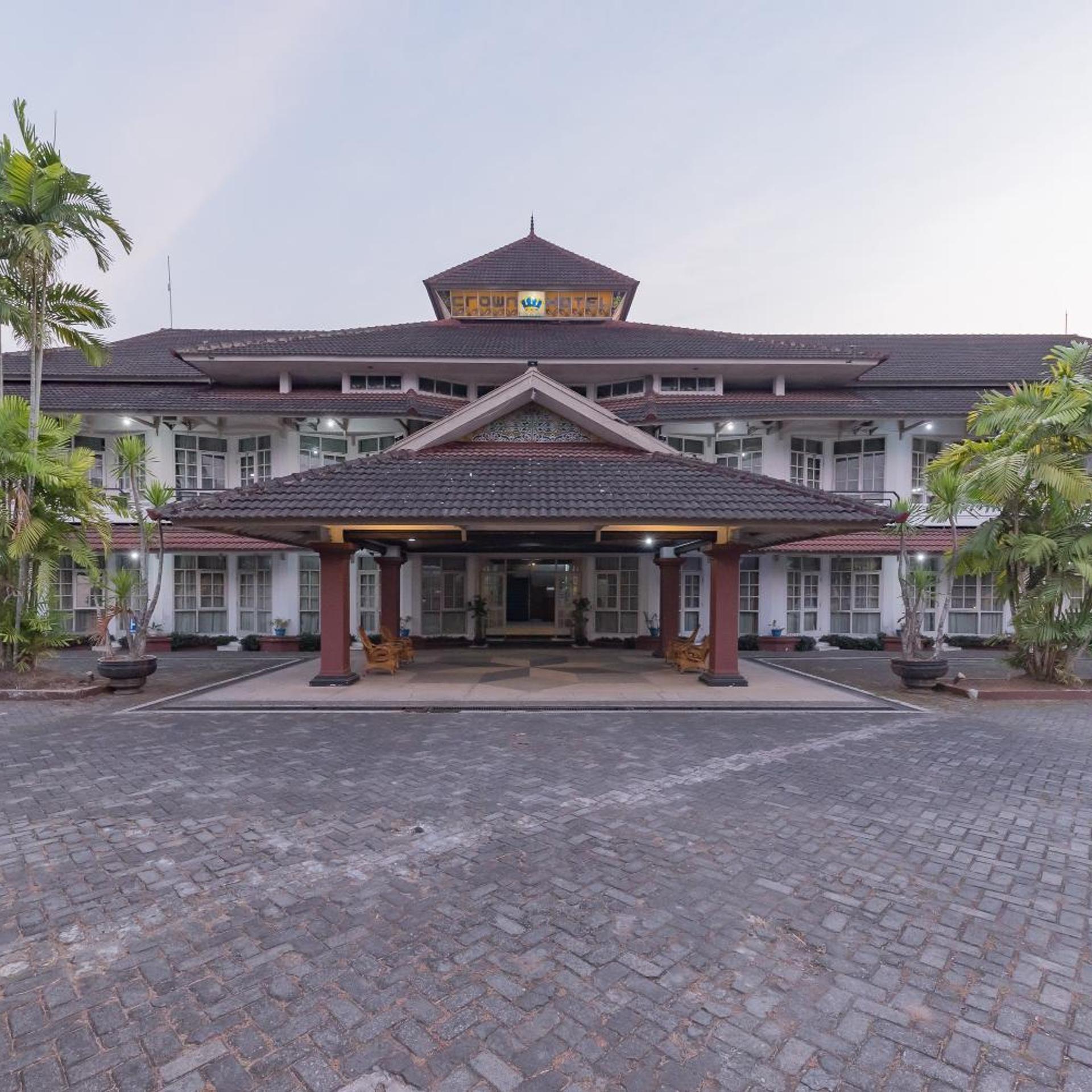 Crown Hotel Tasikmalaya 2/54