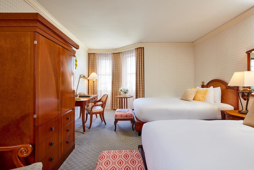 DELUXE, TWIN BEDS