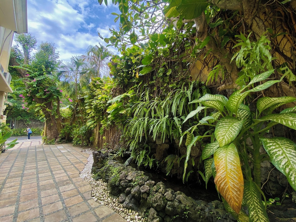 Emerald Villa 44/50