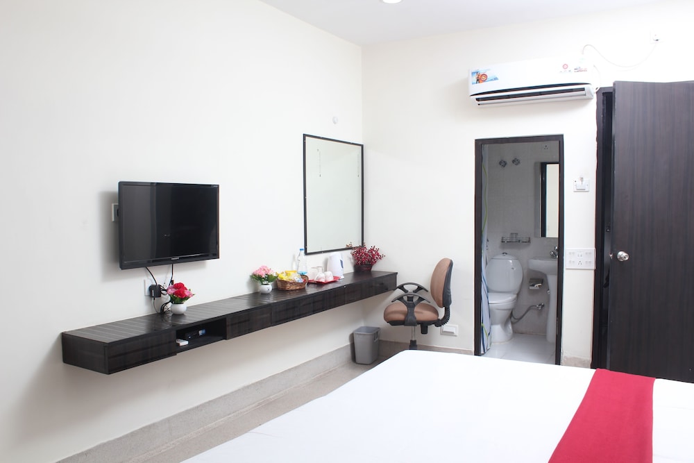 Hotel Nest International 10/18