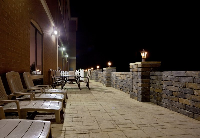 Holiday Inn Express Suites Akron Regional Airport Area 29/43