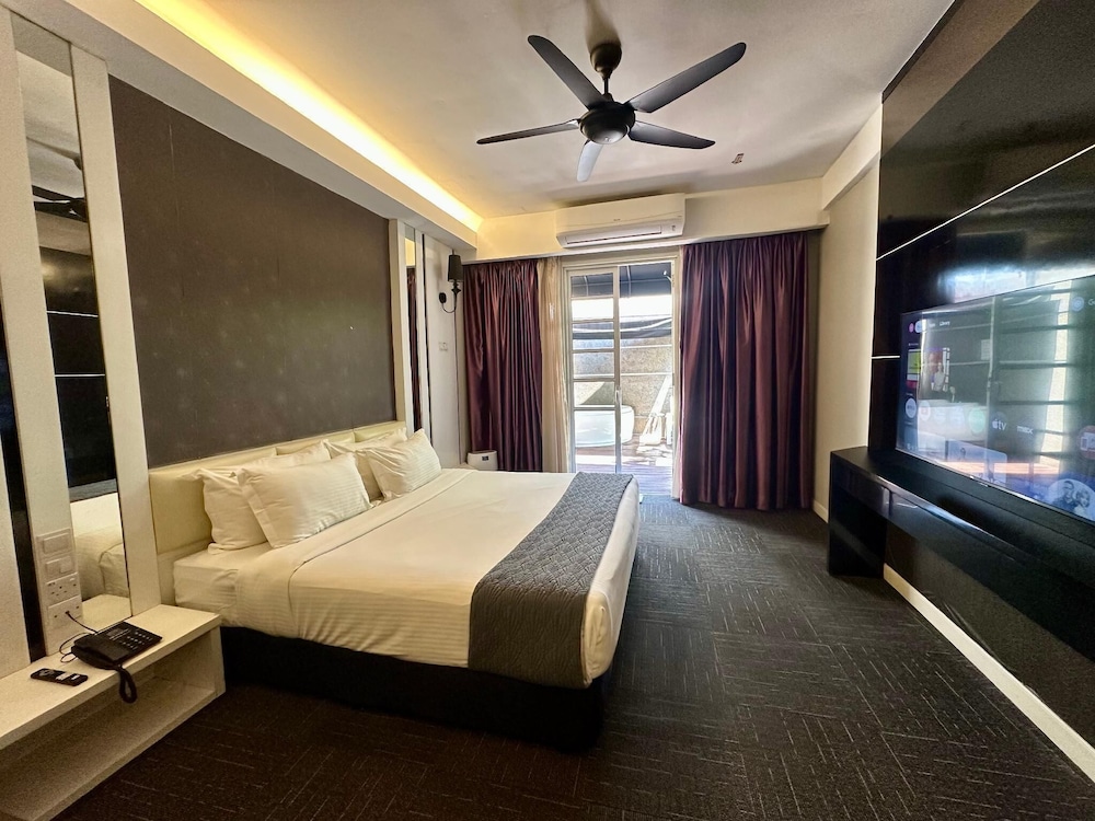 EXECUTIVE, SUITE, DOUBLE BED, BATHTUB
