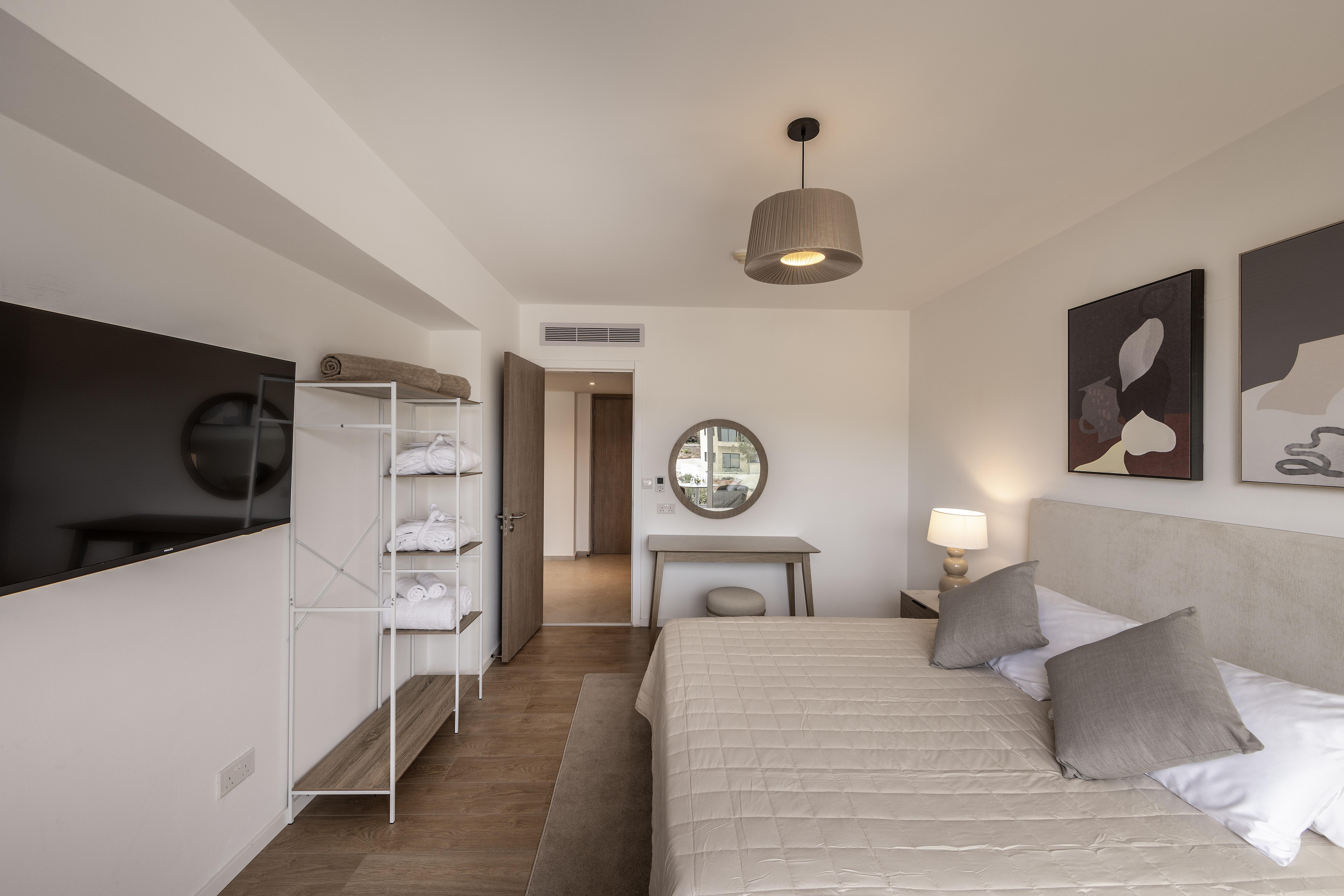 1 Bedroom, Suite, Inland View, Balcony