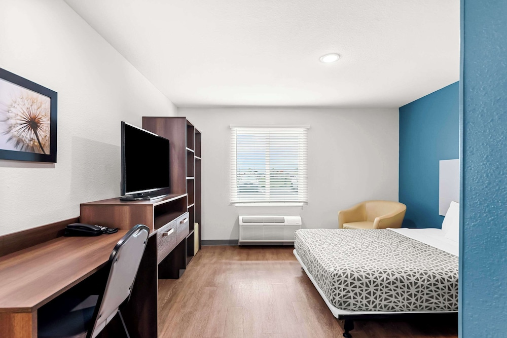 WoodSpring Suites Hudson Port Richey 23/33
