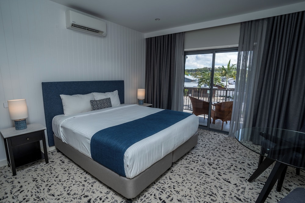 Warners At The Bay 15/50