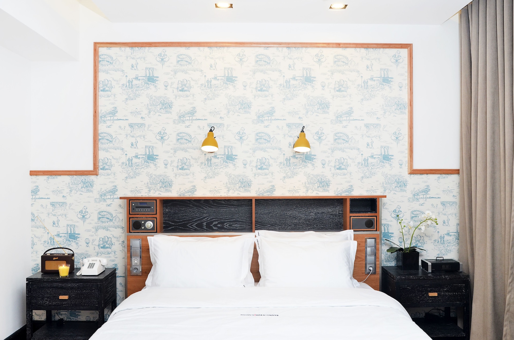 SUPERIOR, QUEEN BED