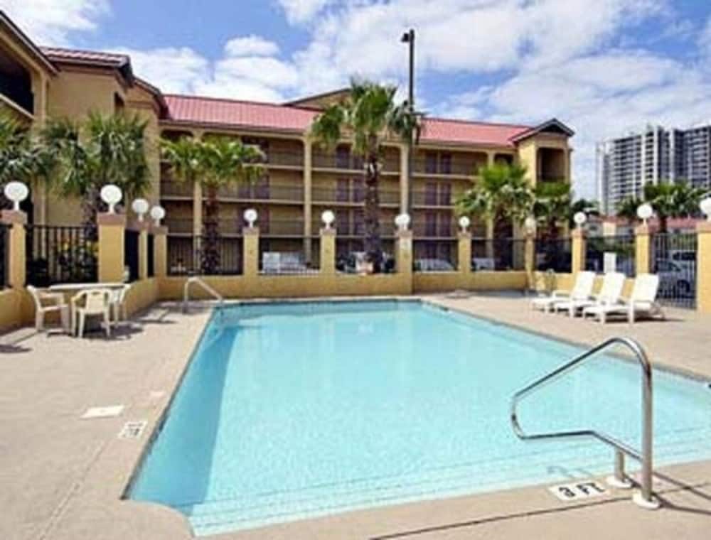 Quality Inn and Suites Miramar Beach secondary