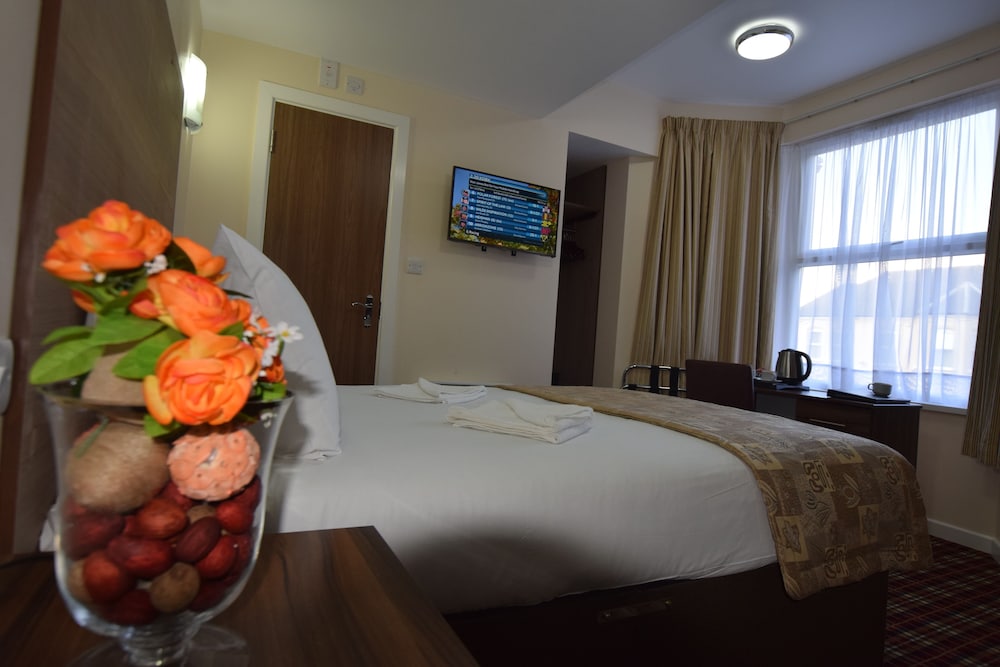 Lucky 8 Hotel 32/64
