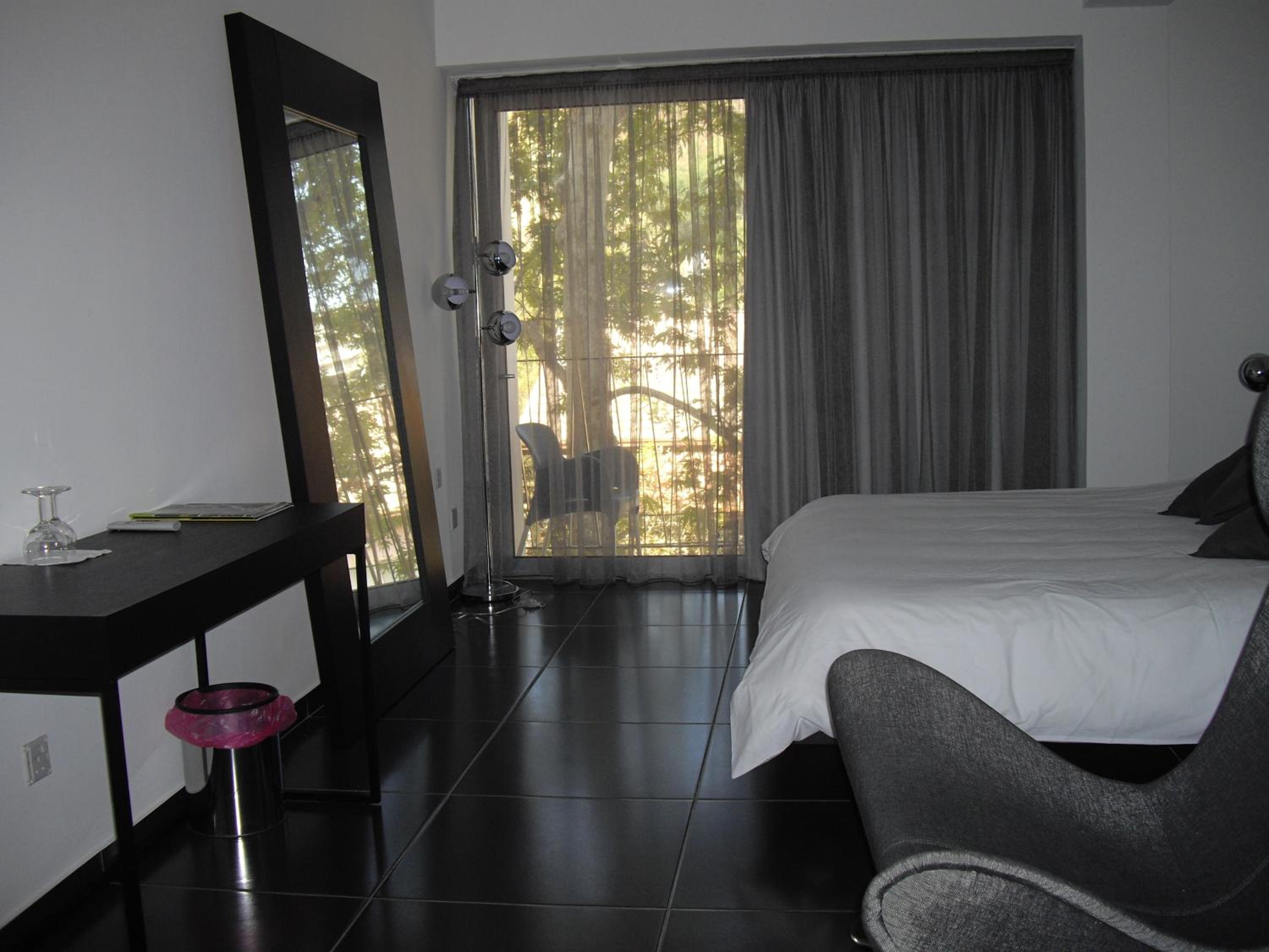 جناح، Crystal Hotel 2/10