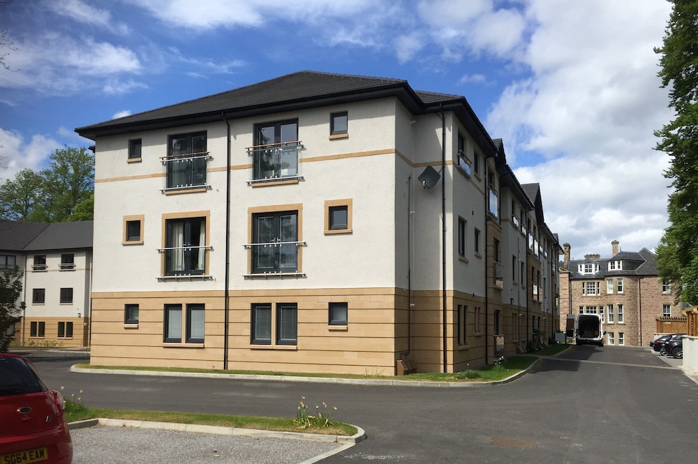 Inverness City Suites 7/50